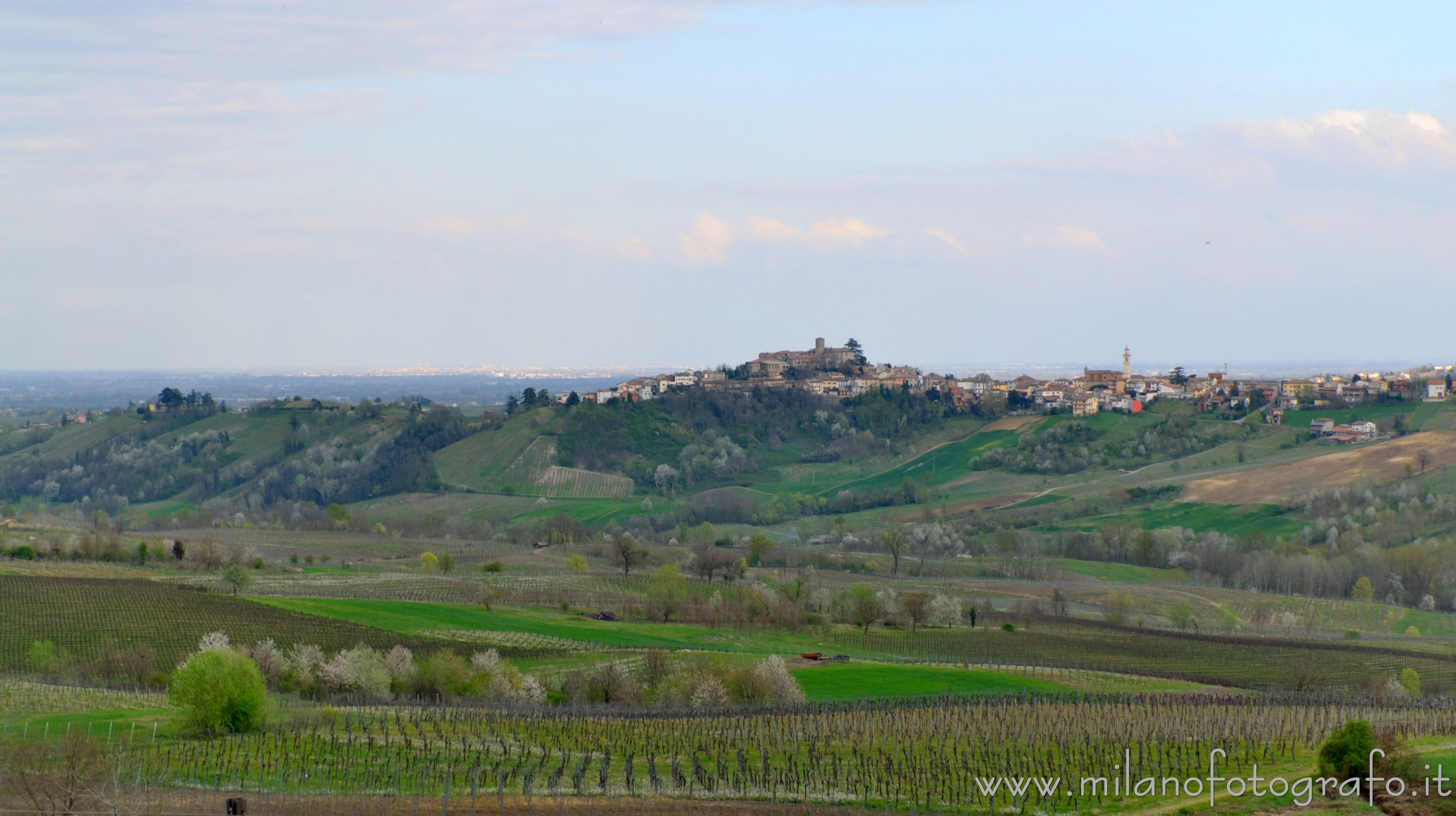 Montù Beccaria (Pavia) - Vista panoramica in direzione Rovescala